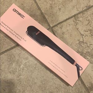 Amika straightening brush